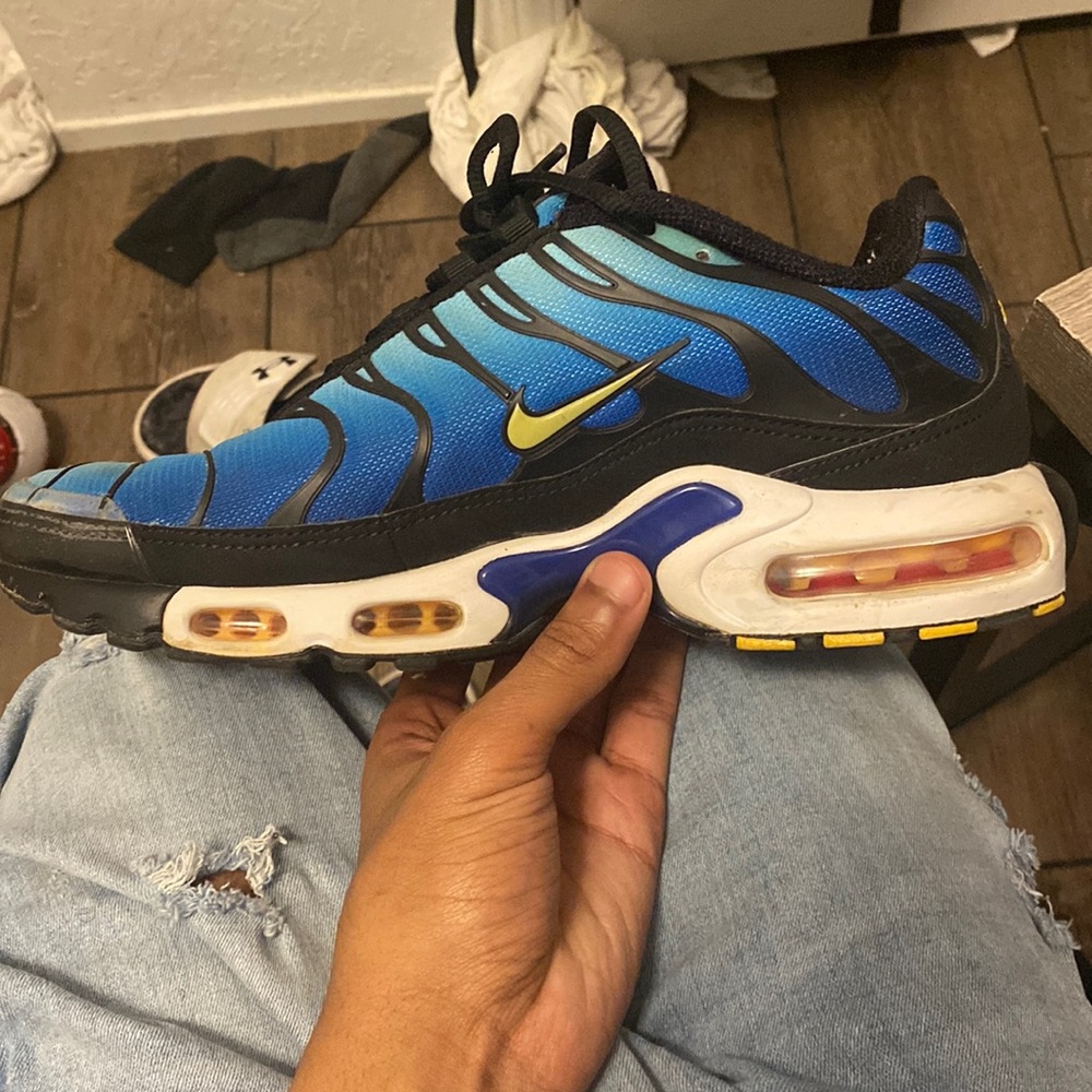 60$ air max size 9 come get em